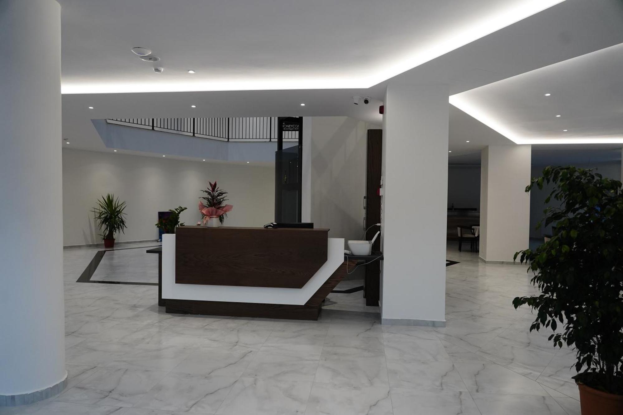 The Honeycomb Boutique Hotel Golem  Luaran gambar