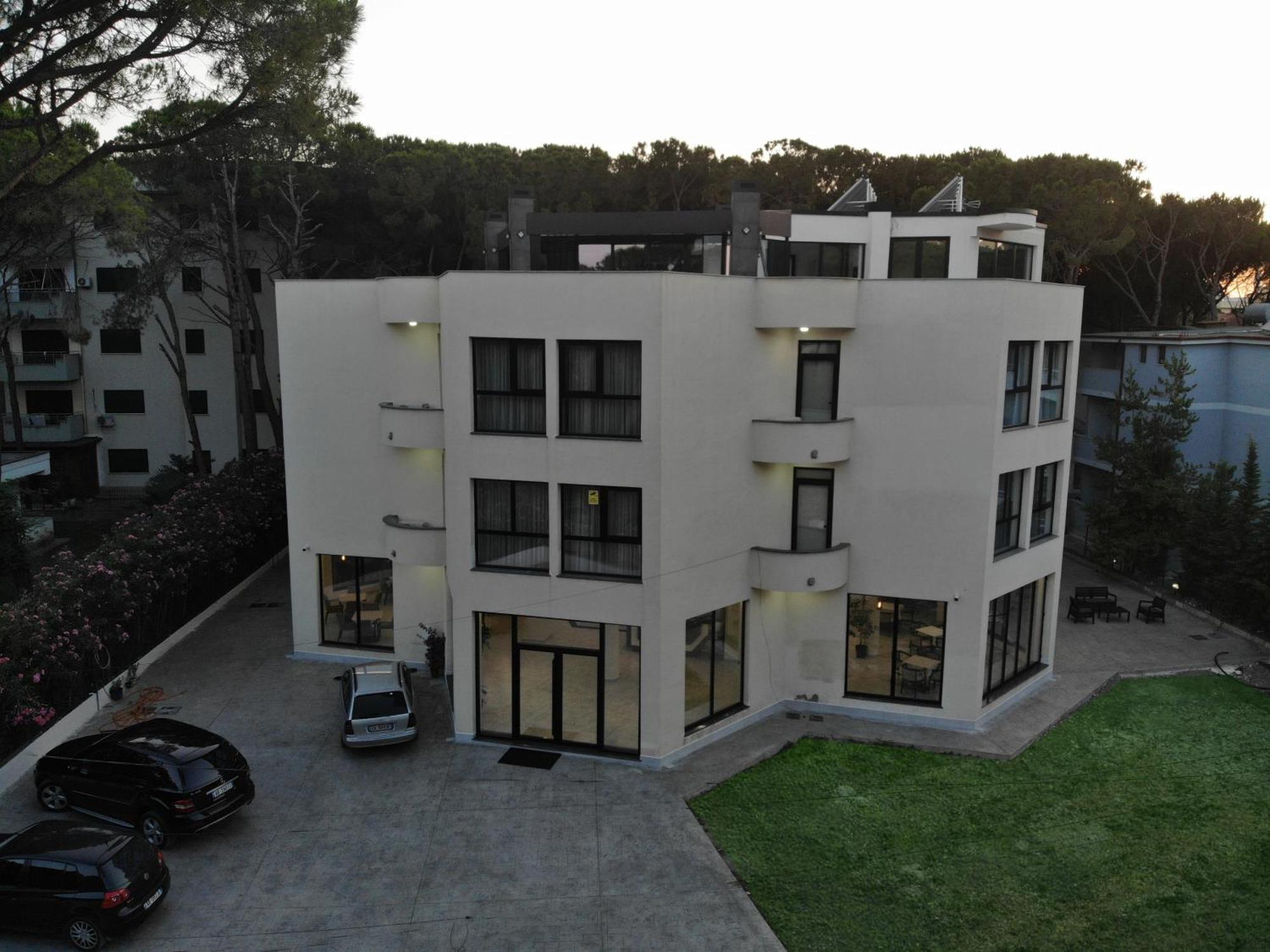 The Honeycomb Boutique Hotel Golem  Luaran gambar