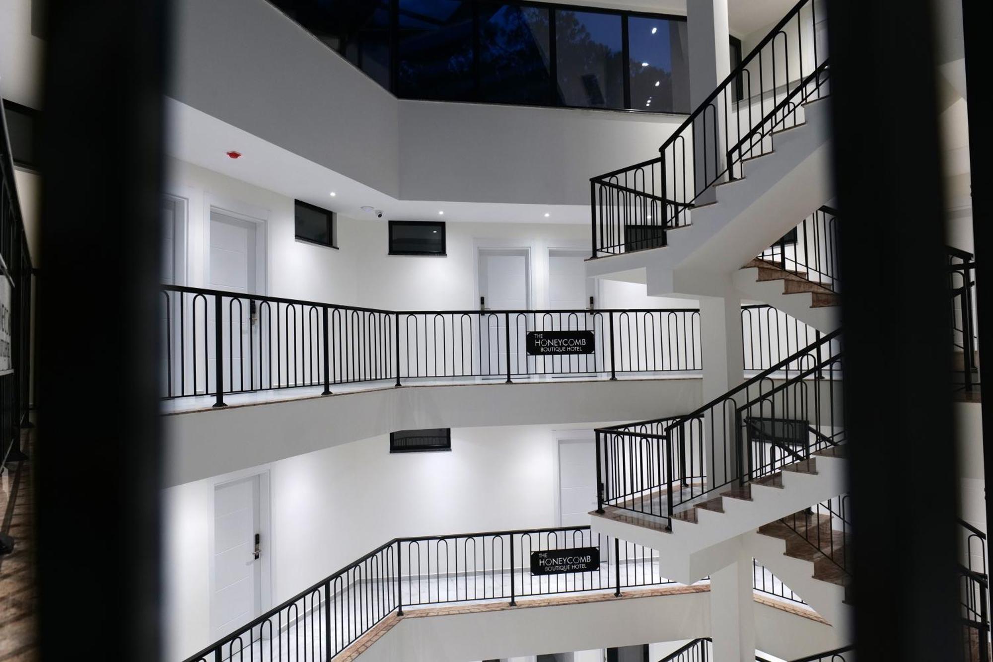 The Honeycomb Boutique Hotel Golem  Luaran gambar