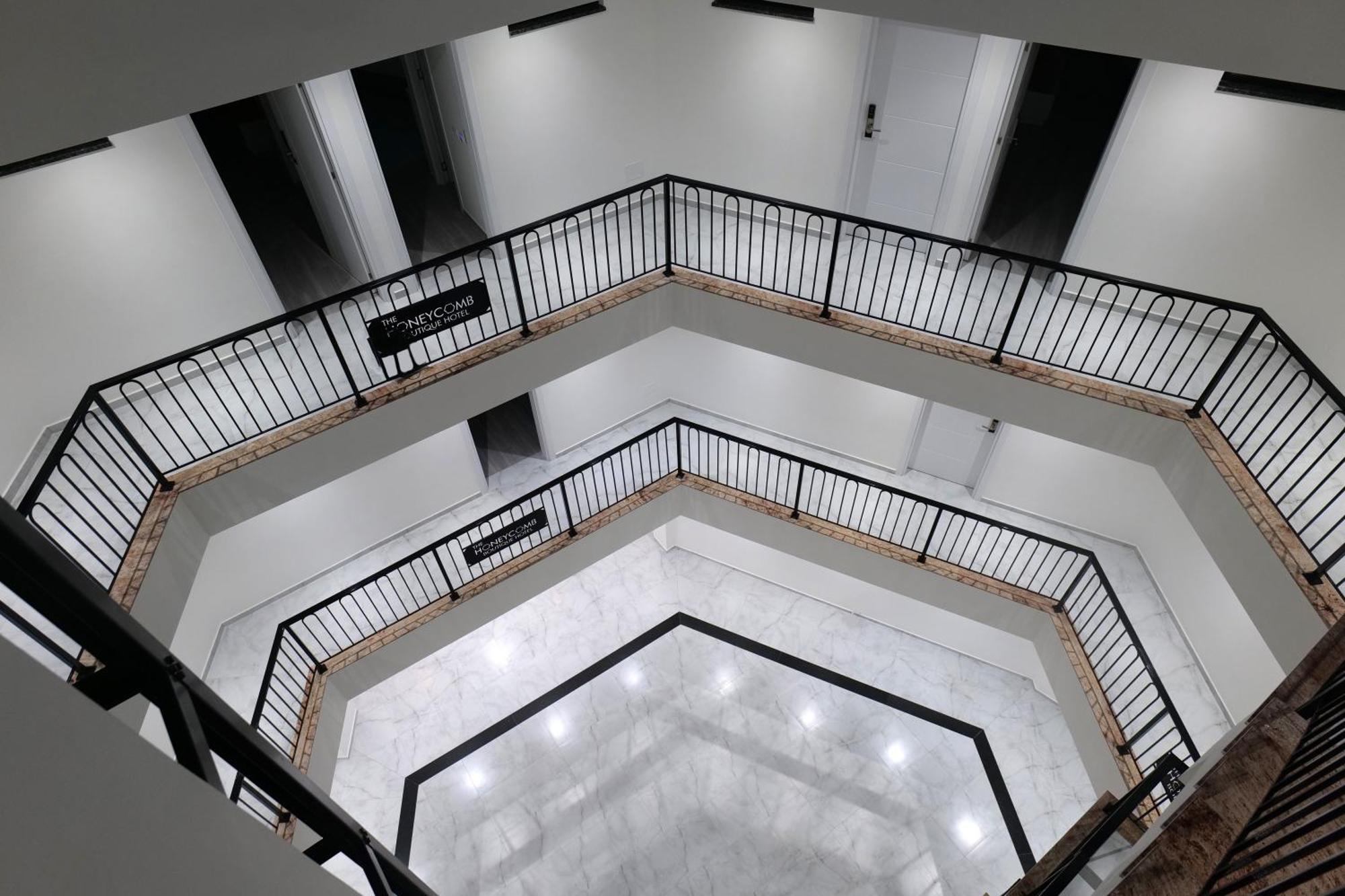 The Honeycomb Boutique Hotel Golem  Luaran gambar