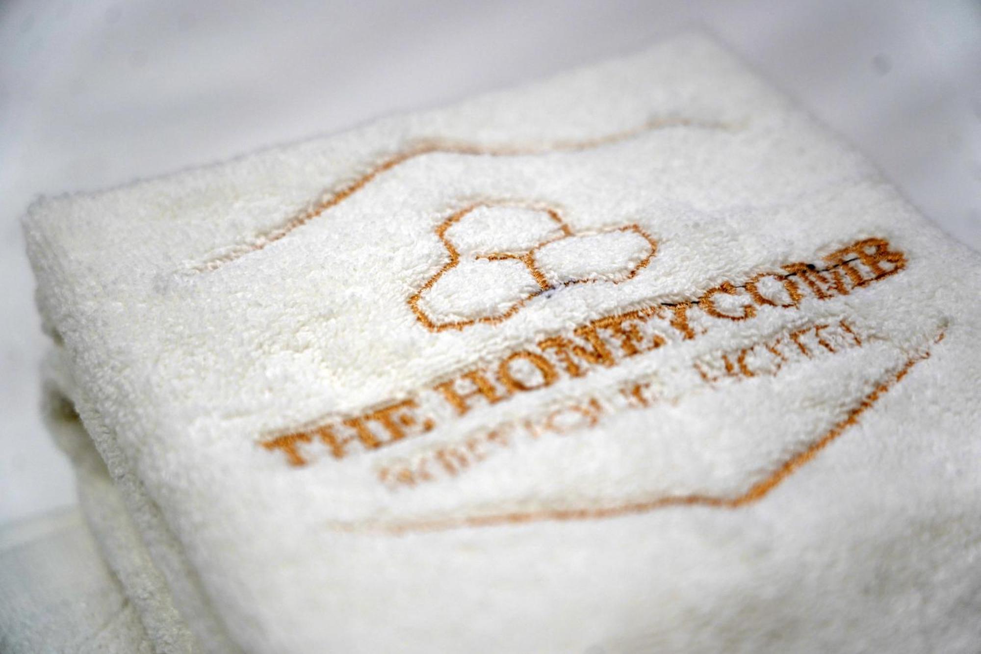The Honeycomb Boutique Hotel Golem  Luaran gambar