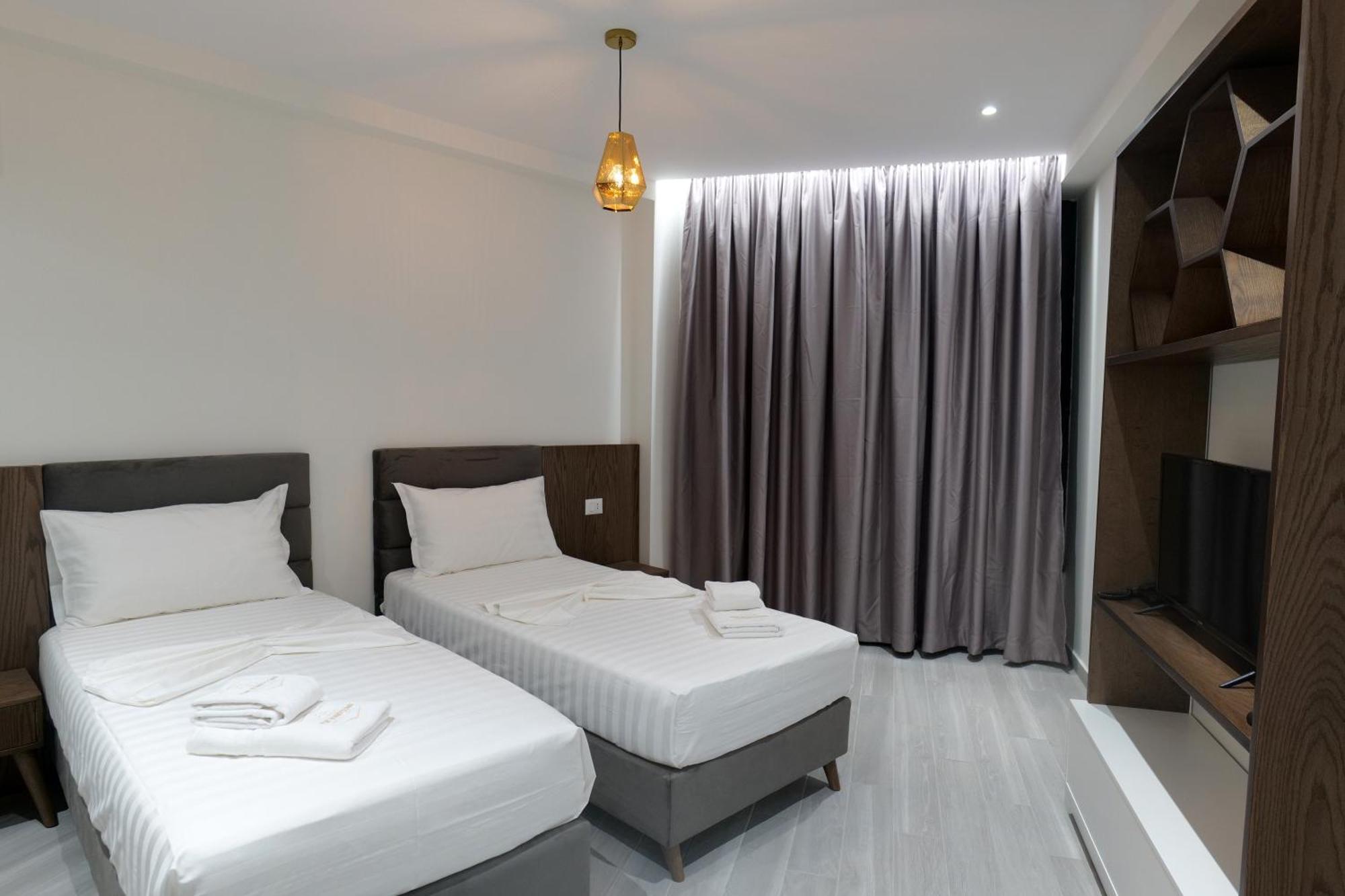 The Honeycomb Boutique Hotel Golem  Luaran gambar