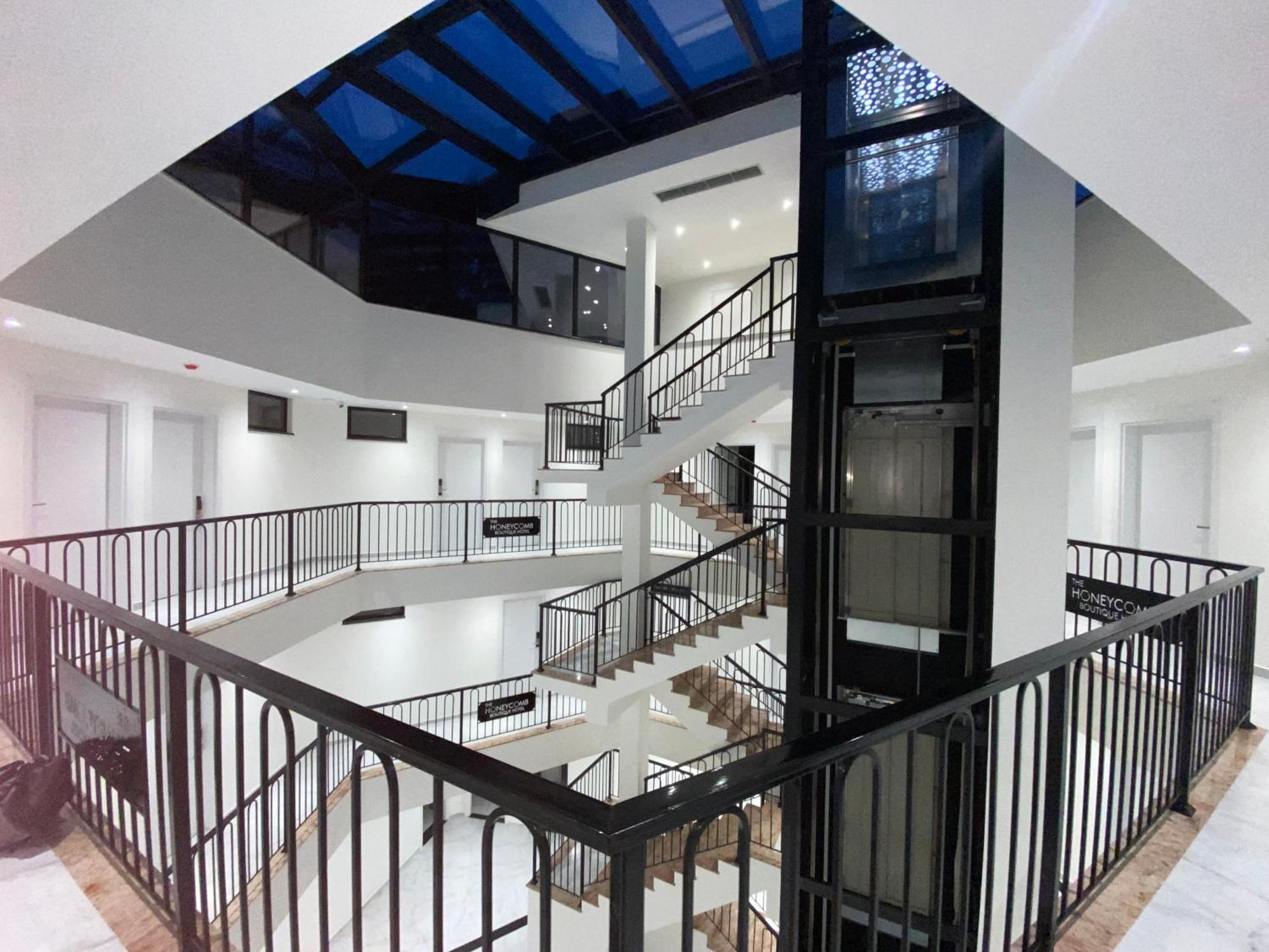 The Honeycomb Boutique Hotel Golem  Luaran gambar
