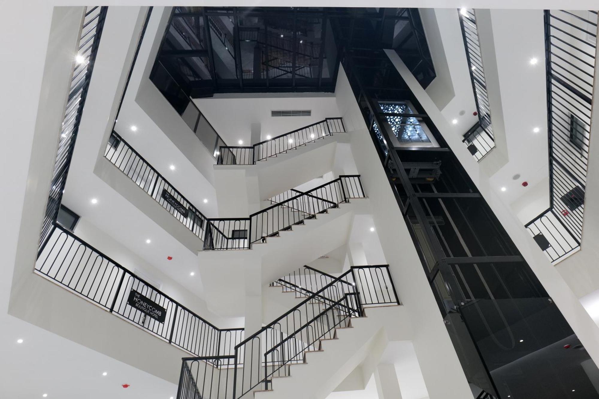 The Honeycomb Boutique Hotel Golem  Luaran gambar